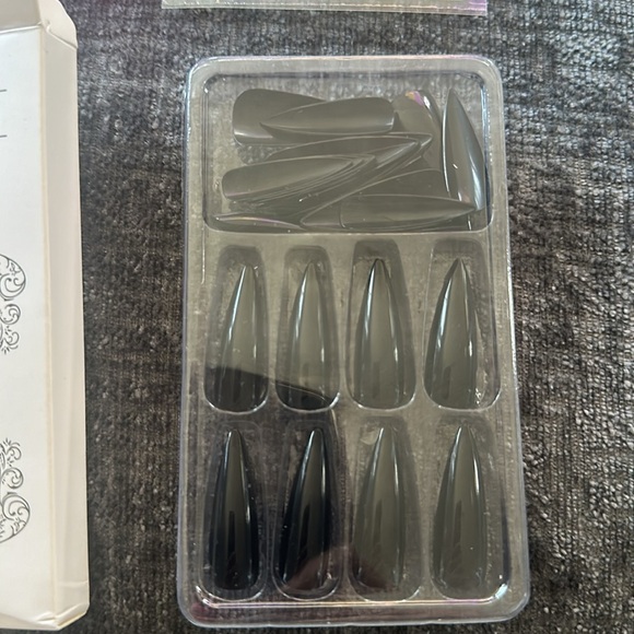 Press on nails stiletto - Picture 3 of 3